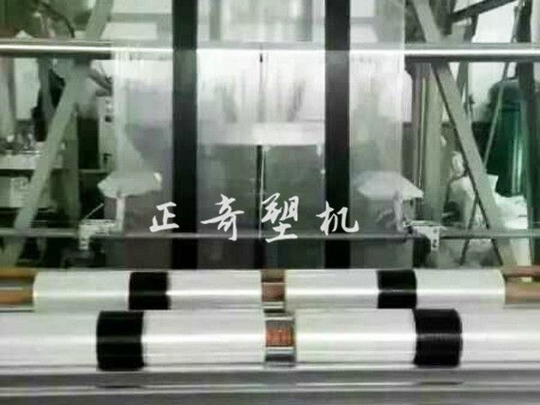 三層共擠黑白雙色地膜機(jī)組設(shè)備生產(chǎn)線